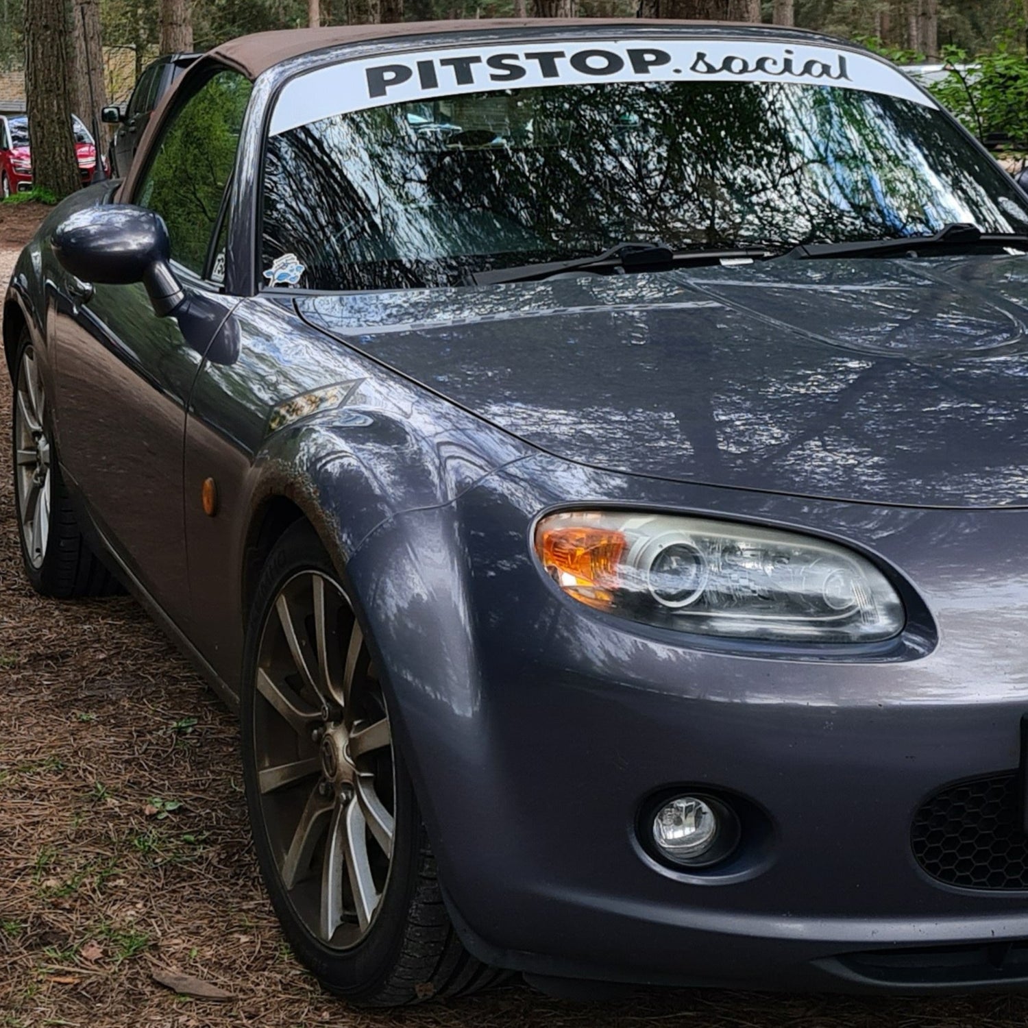 PITSTOP.Social Sunstrip Black Text White Background on Galaxy Grey NC MX5