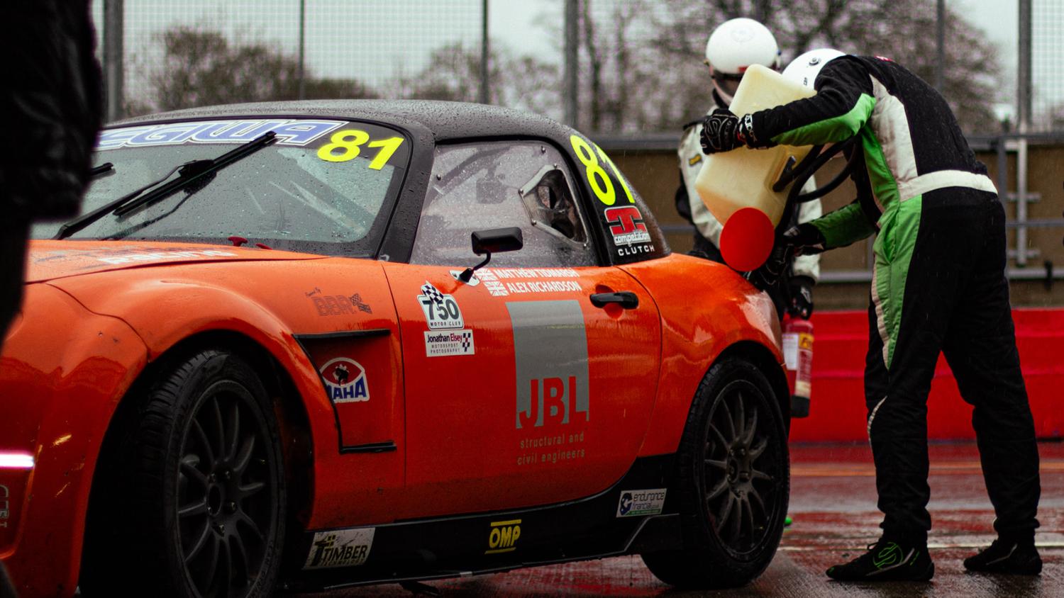 Flyin Tangerine Refuel with Pitcrew